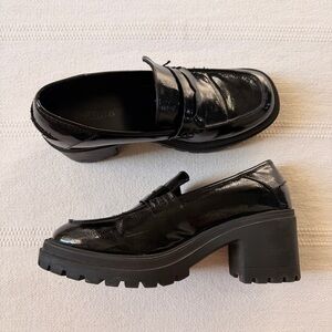Seychelles Black Patent Heeled Loafers Size 11